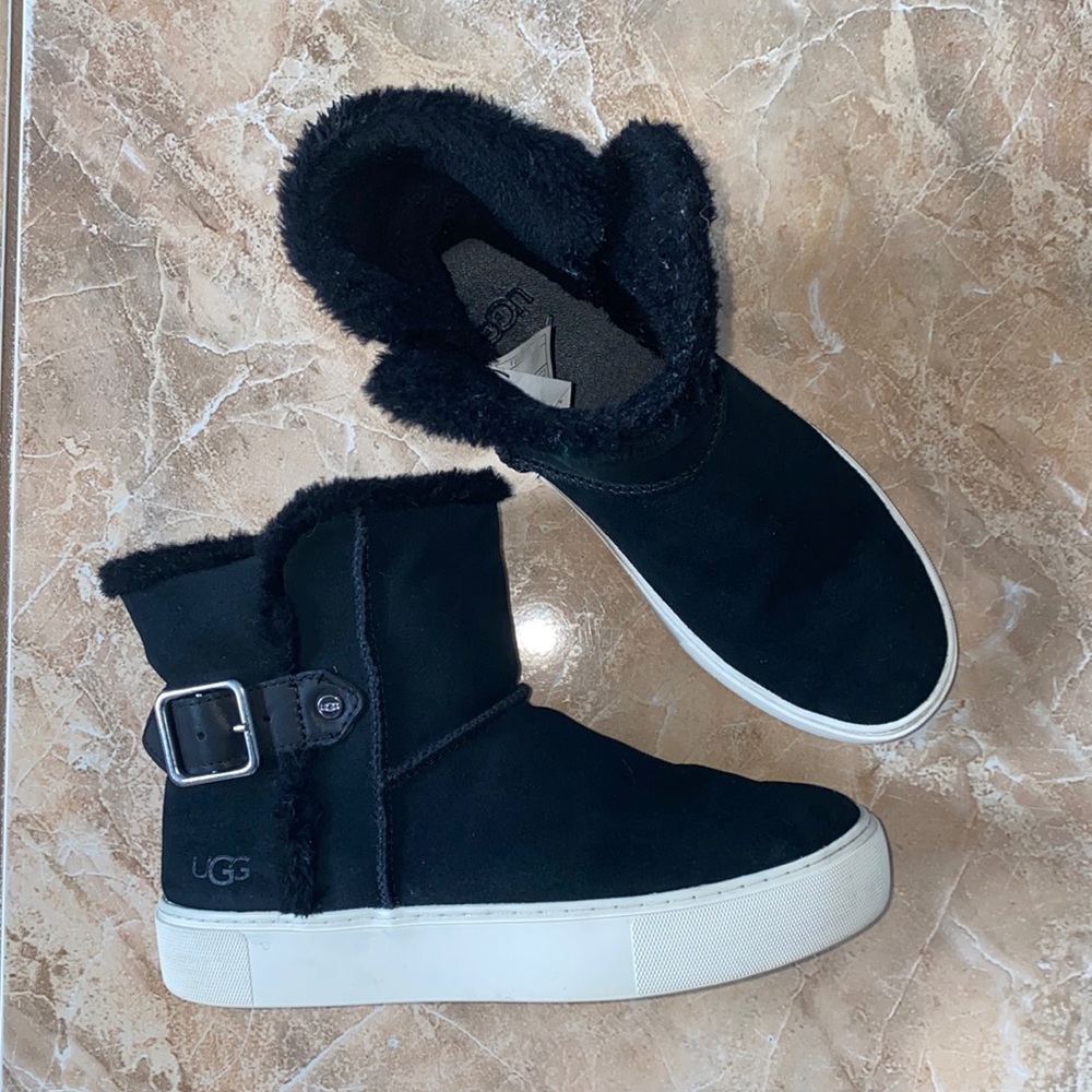 Ugg Aika Suede Black Warm sneaker